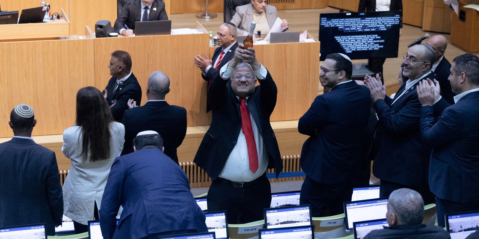 Israel aprova lei que cria tribunal especial para julgar palestinos